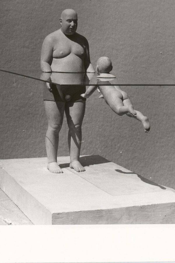 Lubomír Dostál, Koupaní, 1988, keramika, sklo, v. 60 cm